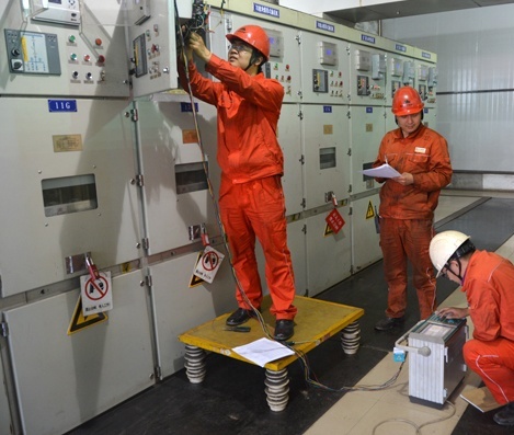 中環學校 焊工辦理畢業照